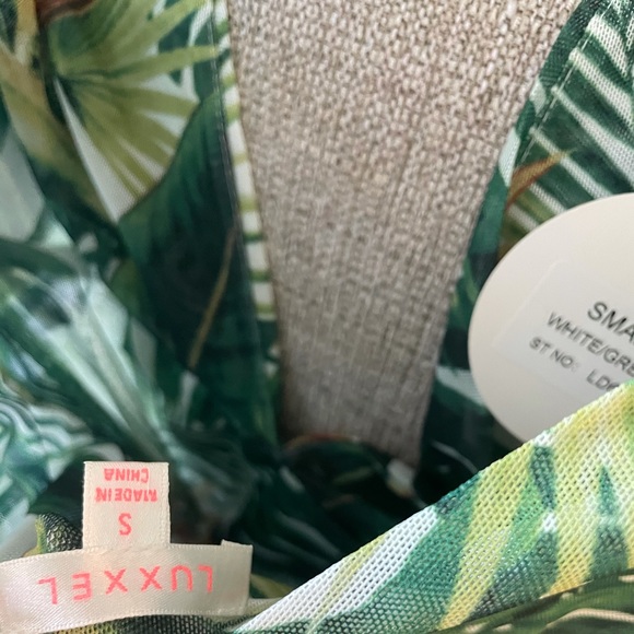 Tropical dress - Picture 2 of 5